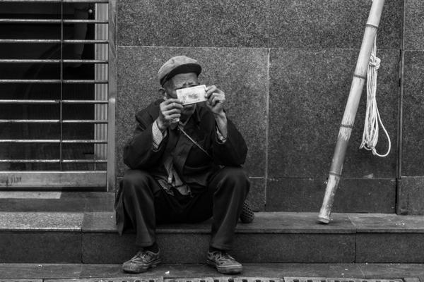 A community organized a 5K run to raise money for a local animal rescue shelter