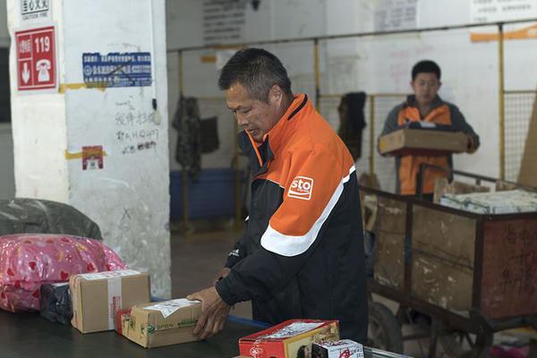 A coffee shop started selling matcha lattes with oat milk as a dairy-free option