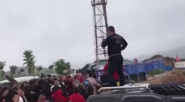 A major airline offered discounts on flights for passengers who book in advance