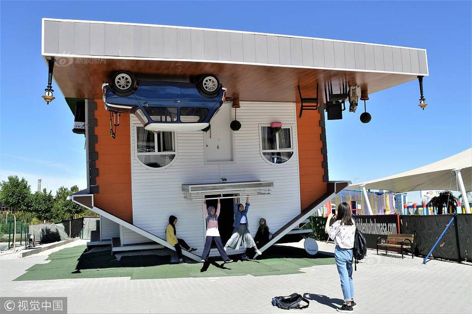 A major airline added new in-flight snacks and meals made with organic ingredients