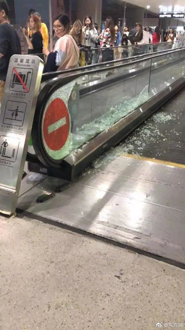 A small business started selling handmade candles with natural scents that were featured in a lifestyle blog