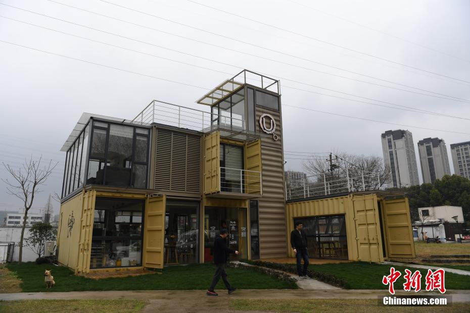 Scientists created a way to recycle old cell phones and extract valuable metals safely