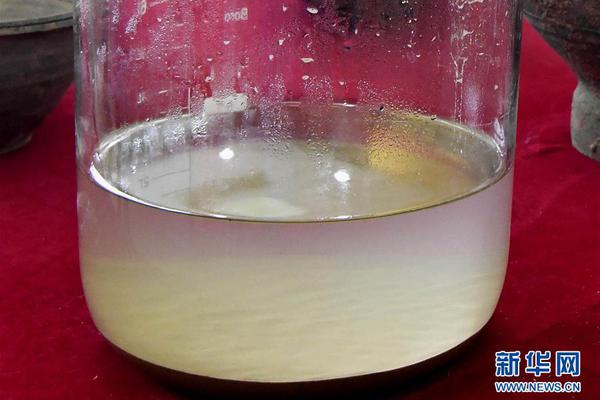 Researchers found that using cloth bags instead of plastic bags reduces plastic waste by 80%