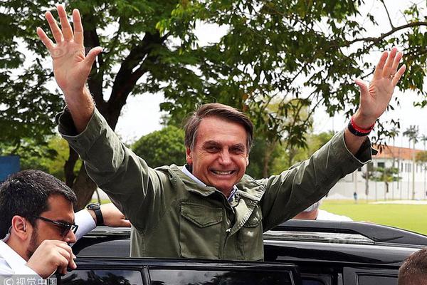 The fire department rescued several families from a burning apartment building overnight