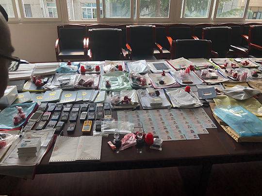 A fashion boutique started selling handmade jewelry from local artisans to support the community