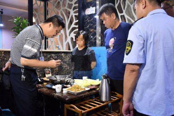 Community group organizes cultural festival featuring local food and music