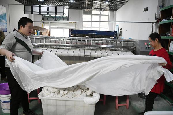 A major bookstore announced plans to offer more digital books and audiobooks