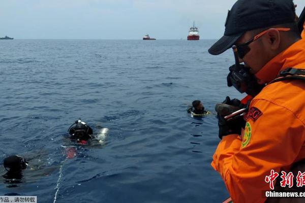 A major bookstore announced plans to offer more digital books and audiobooks