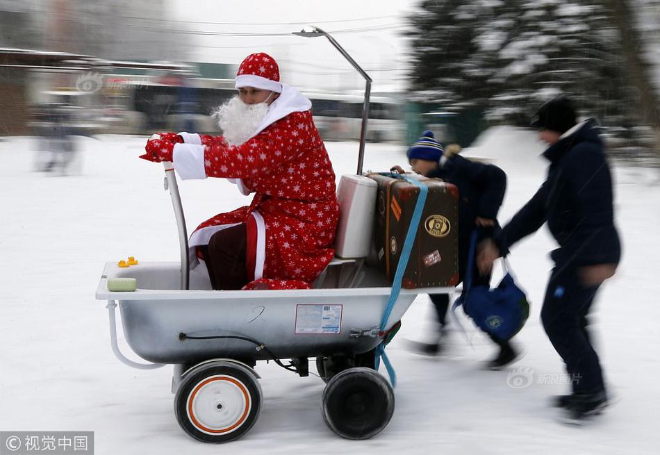 Experts warned that excessive use of plastic products will cause more serious environmental pollution