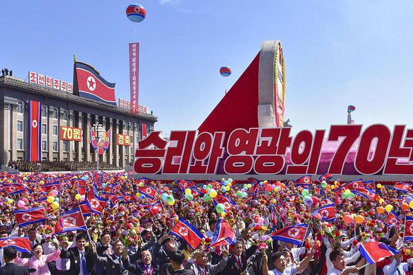 A major music festival announced it will introduce a cashless payment system to reduce wait times at food and drink stalls.