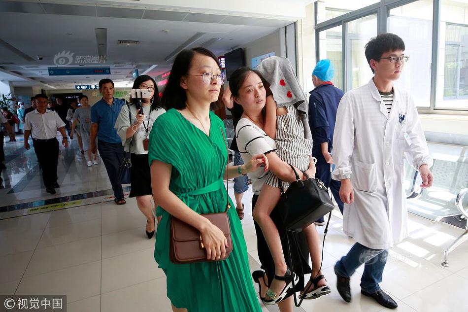 Weather conditions caused delays in air travel across the country