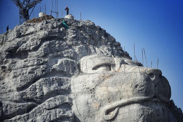 Scientists develop new method to recycle plastic waste into building materials