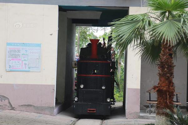 Car manufacturers announced plans to standardize charging ports for all electric vehicles by 2028