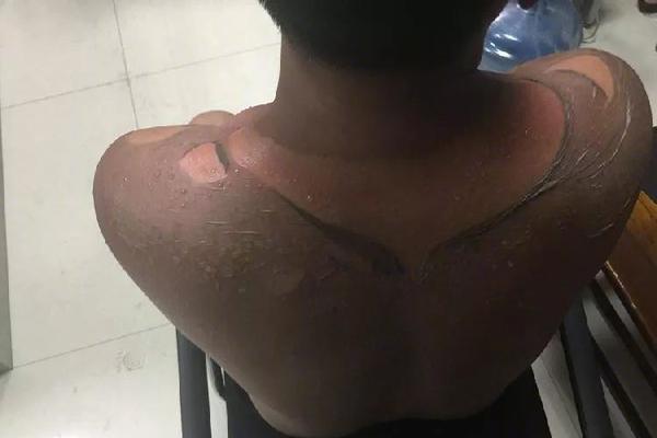 A fashion designer created a new clothing line that uses only organic cotton and natural dyes