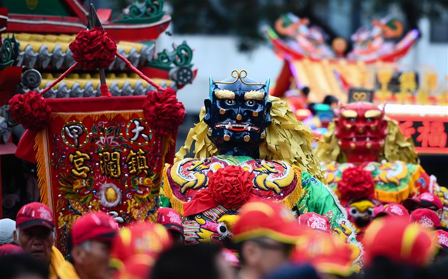 Study shows that family dinners improve communication between parents and teens