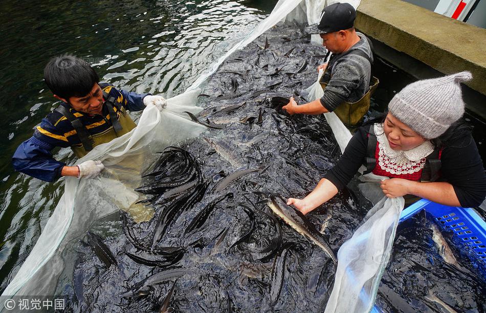 Local businesses organized a market to sell handmade products