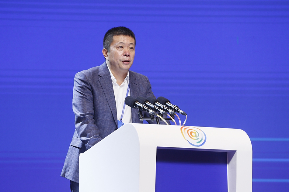 A cyclist broke the national record for the 50-kilometer race by 2 minutes