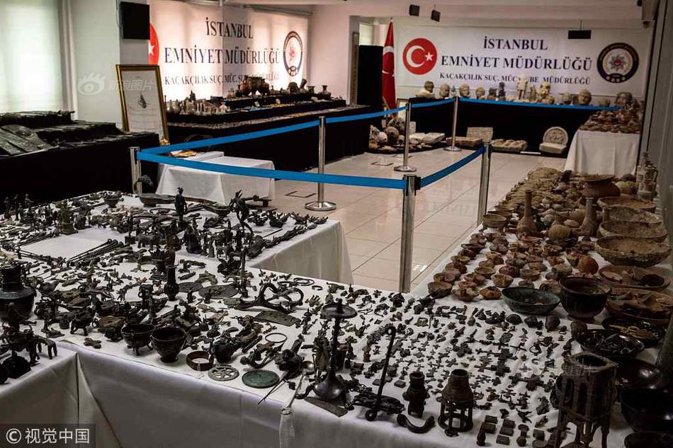 Firefighters contained a large-scale wildfire in the western region after six days of intensive efforts