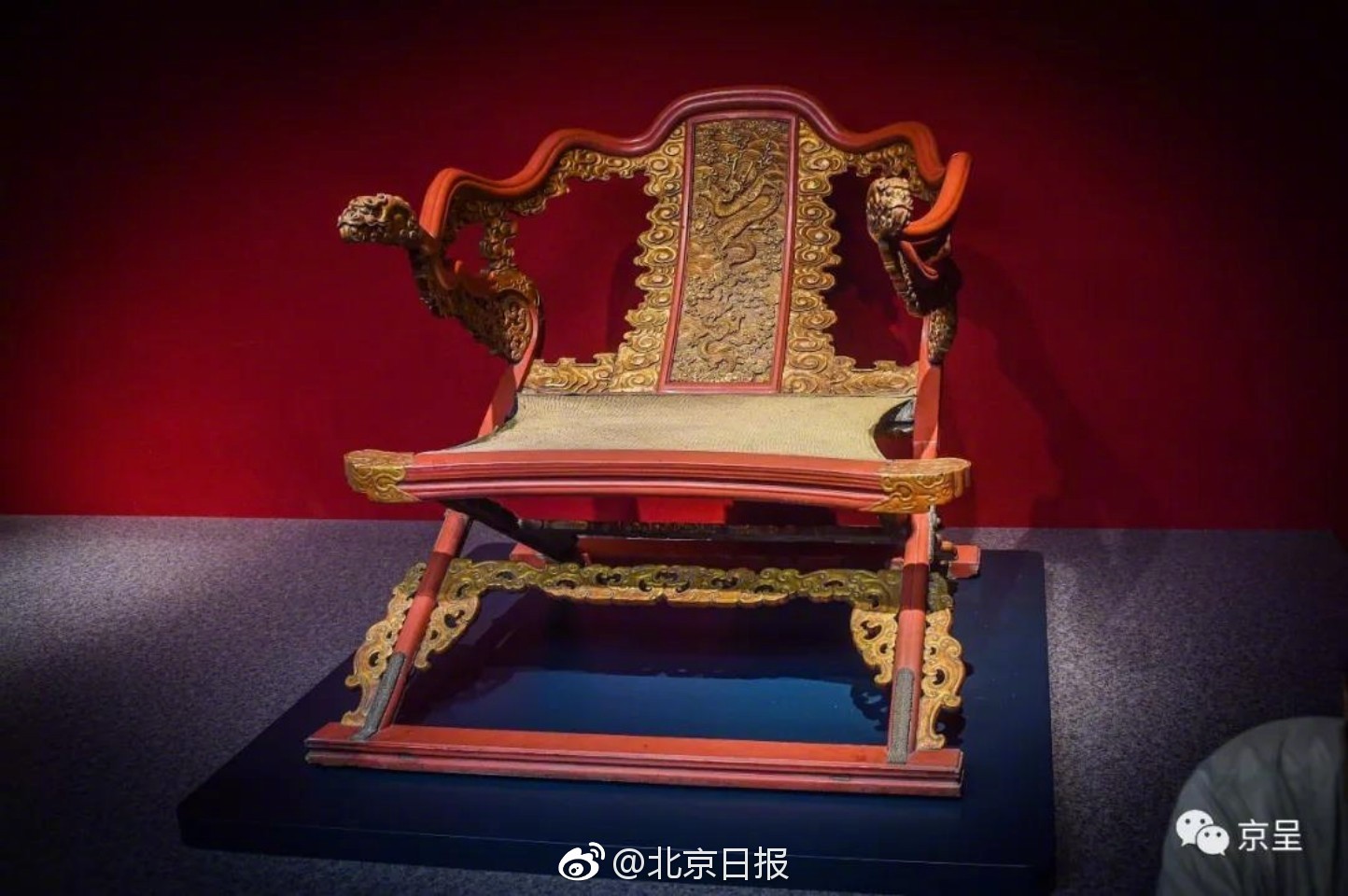 A hockey team announced a new coach to replace the outgoing coach who led the team for 10 years