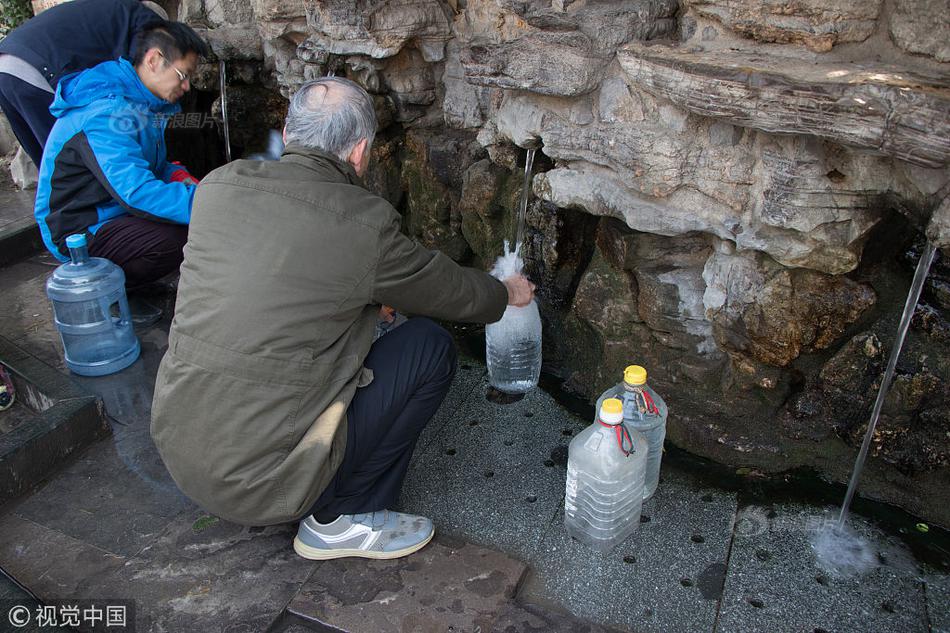 Online retailer offers free shipping on all orders over $75