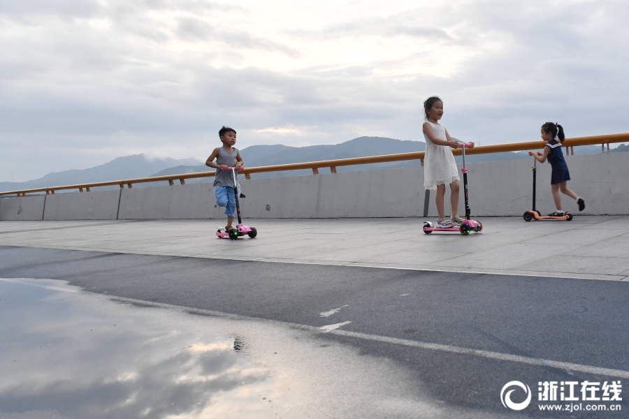A hotel added a rooftop bar with views of the city skyline