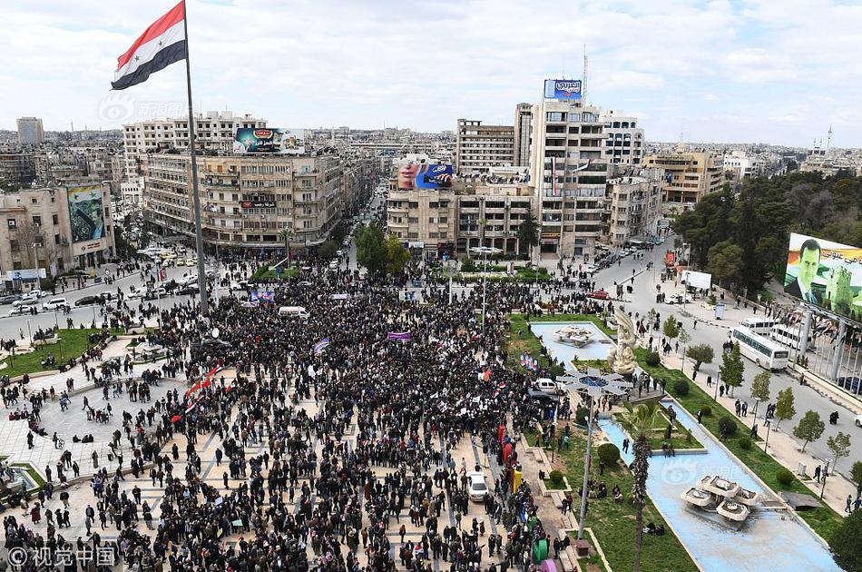 A coffee chain announced it will offer free refills for customers with reusable cups