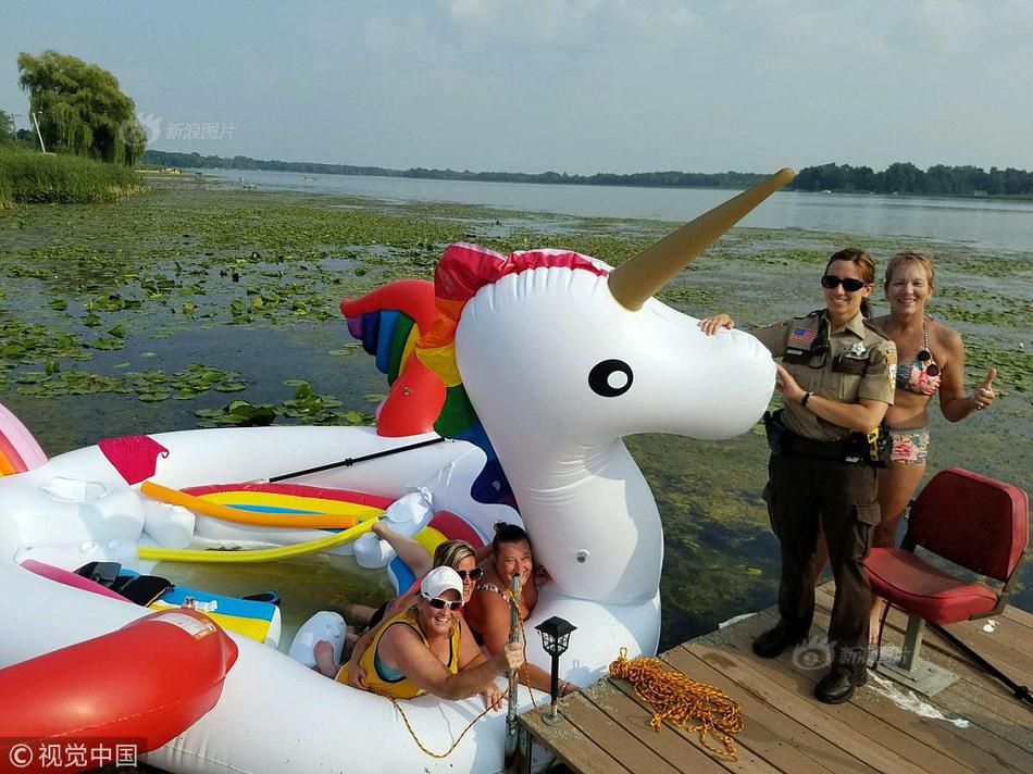 Coffee shop switches to compostable cups and straws to reduce plastic waste