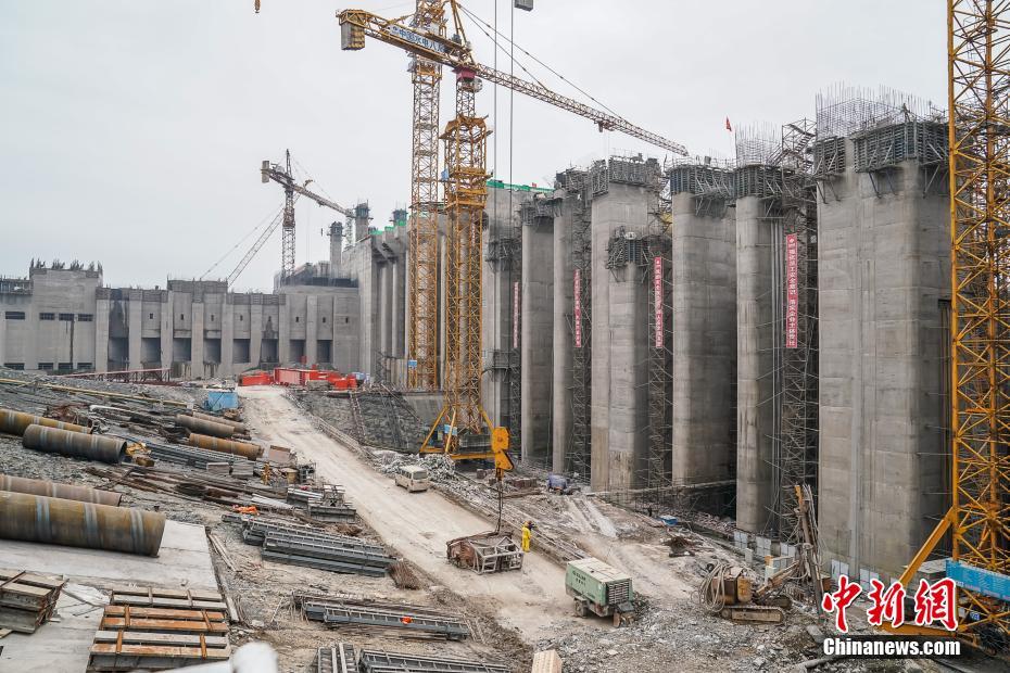 School district provides free laptops to students from low income households