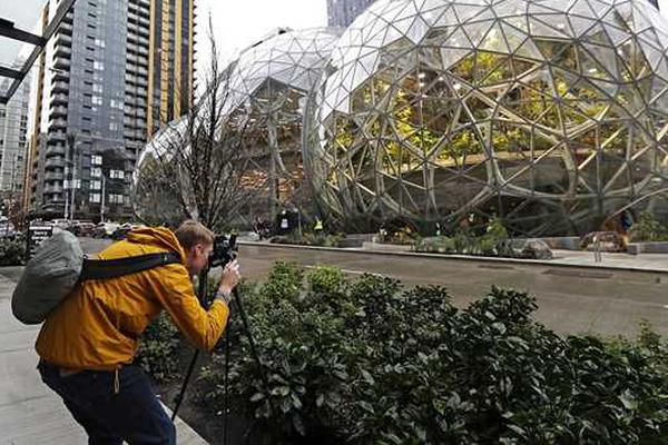 The government planned to build more bike-sharing stations in the city