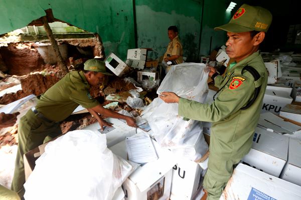 Skateboard park hosts competition with prizes for best tricks