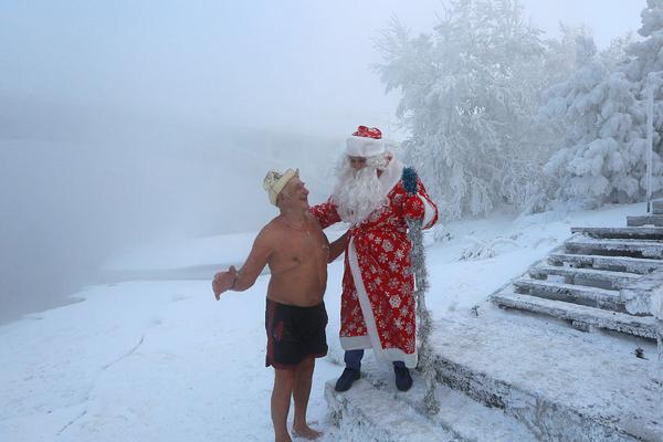 Newspaper reports on success of local farmers market in supporting small farms