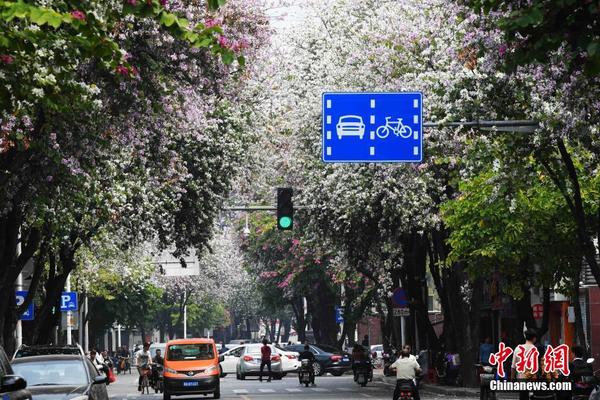 Researchers at a tech institute created a new type of flexible screen that can be folded 100,000 times without damage