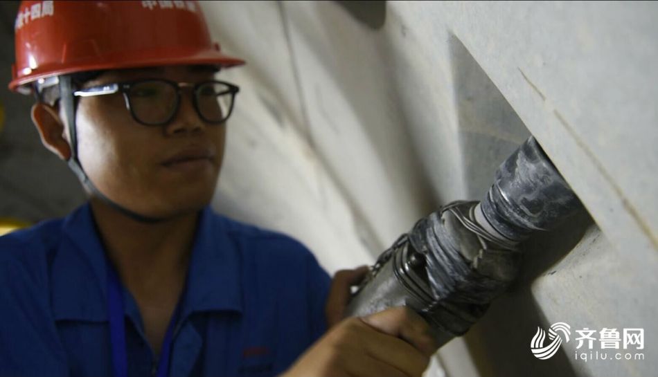 A major retailer announced plans to offer free shipping for all online orders