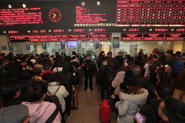A grocery store added a zero-waste aisle with bulk grains nuts and spices in reusable containers