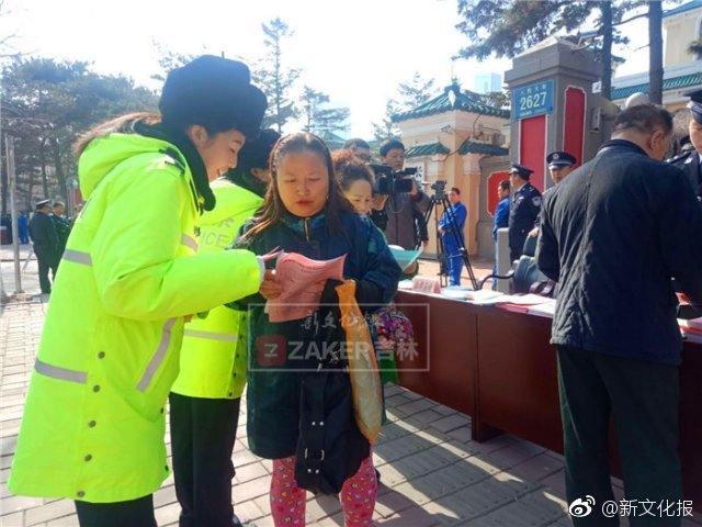 A bakery started making custom cakes for weddings and special events