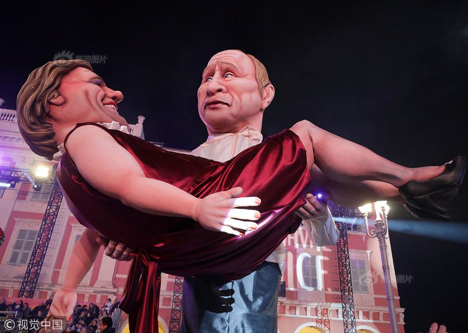 Researchers found that eating dark chocolate improves blood flow to the brain