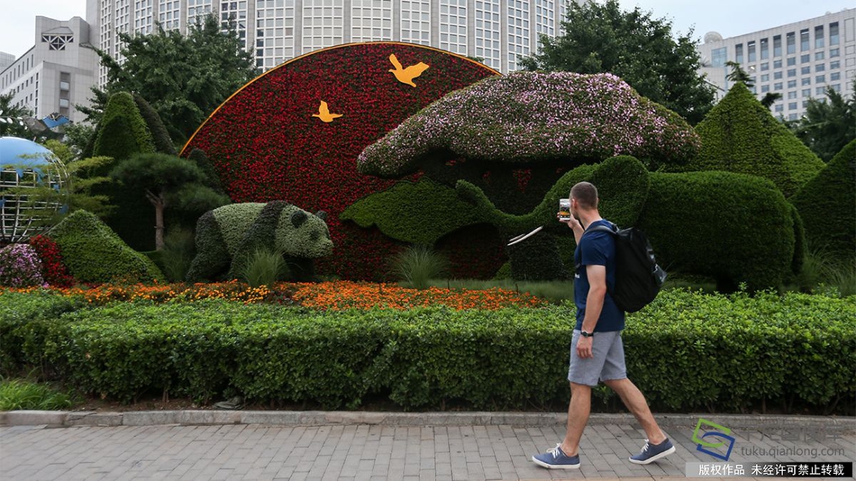 The university awarded scholarships to top students from low - income families