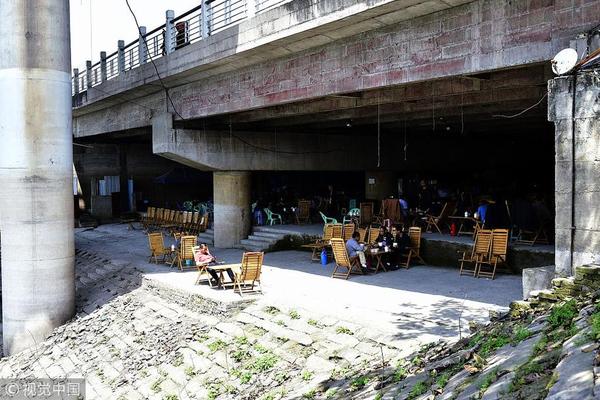 The government announced a new $450 million funding package to support small businesses hit by recent economic challenges