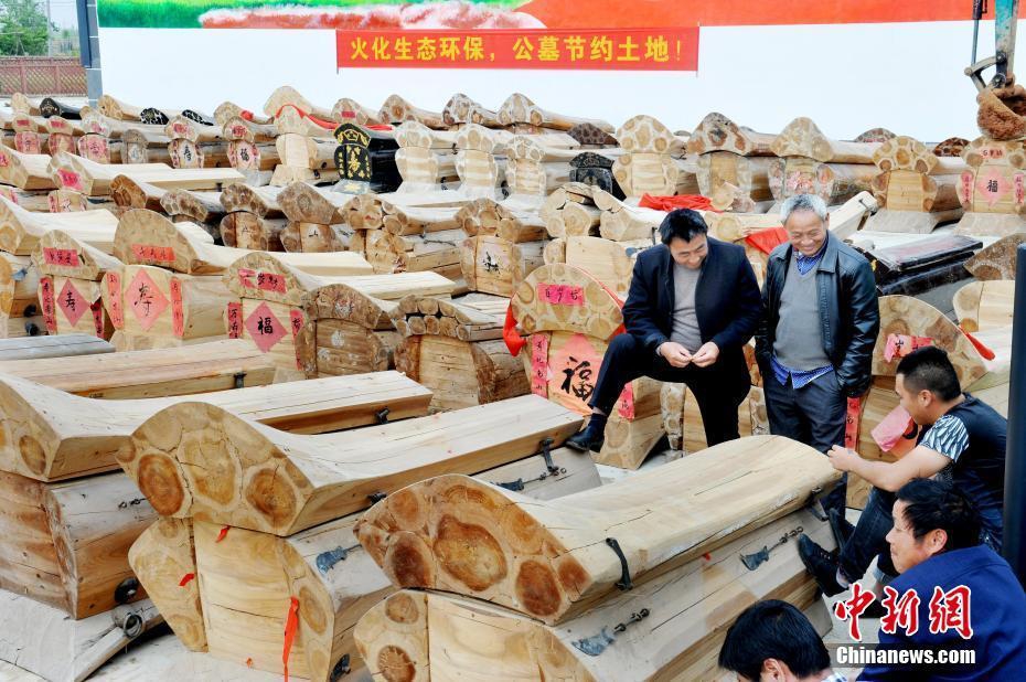 Electronics store offers trade in program for old phones and tablets