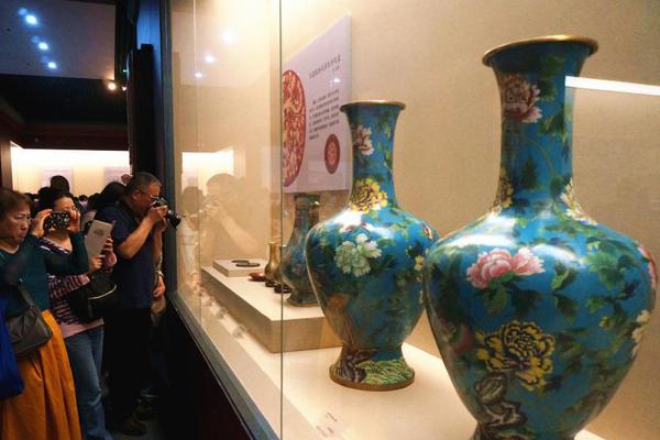 A national park reported an increase in the number of birdwatchers visiting during migration season