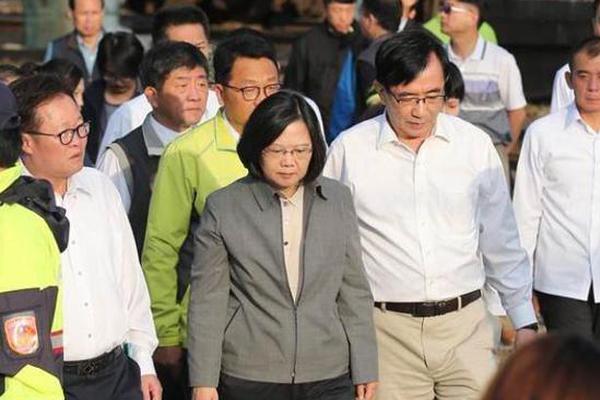 A community center organized a craft fair where local artisans sold handmade goods