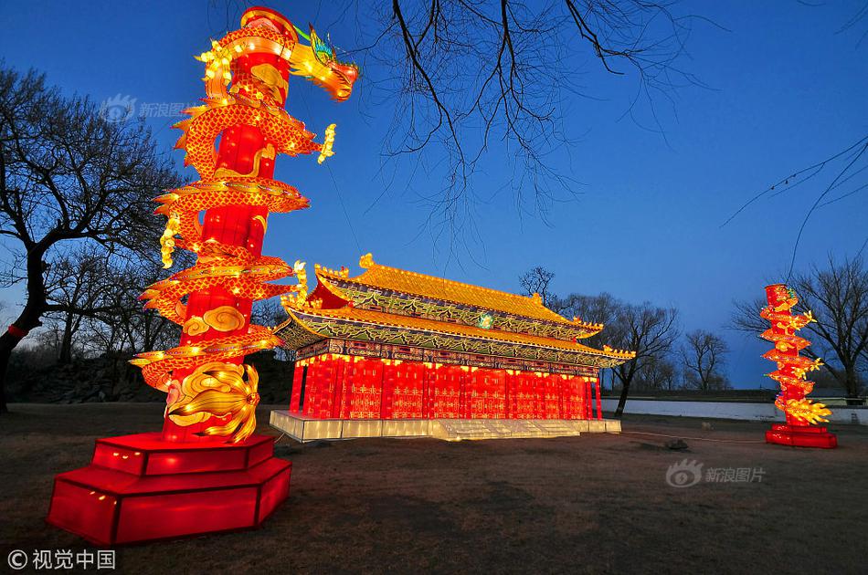 Coast guard rescues boaters in stormy waters