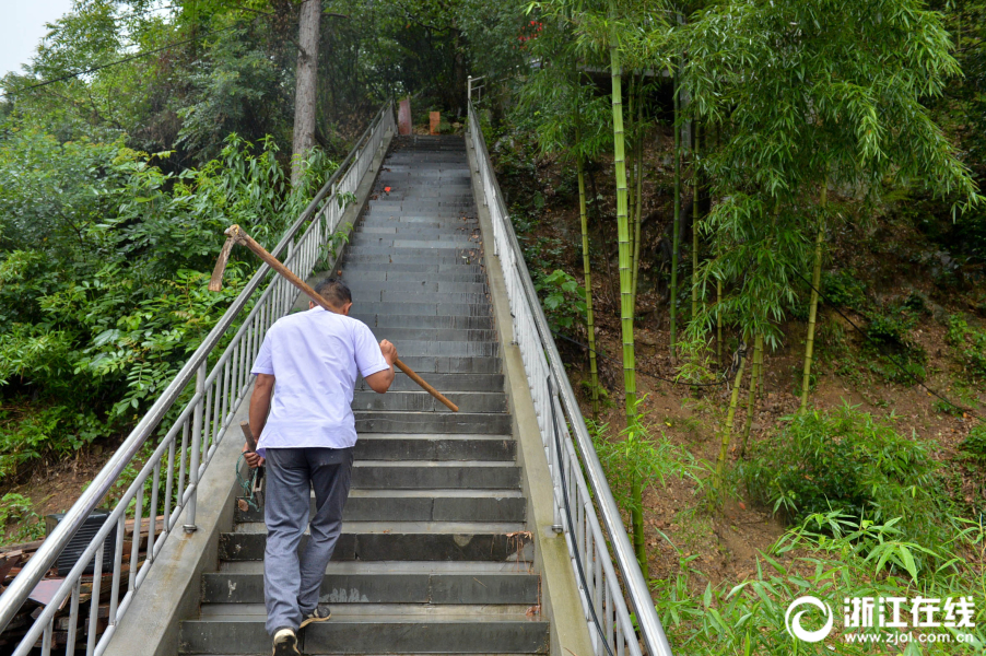 A scientist developed a new type of sunscreen that is better for coral reefs