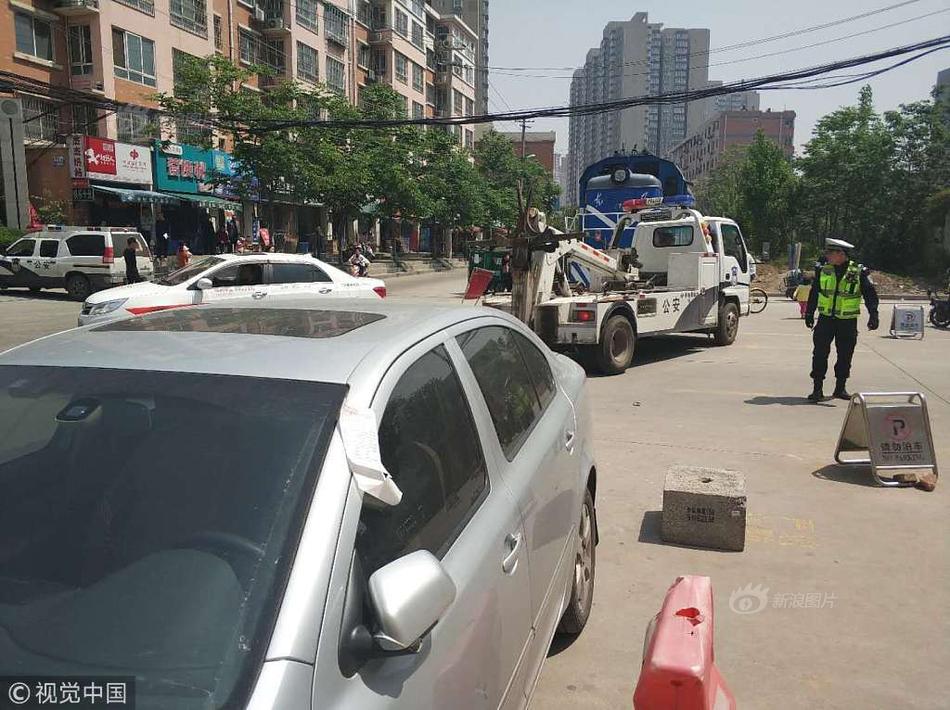 Basketball team defeats rival to win conference championship