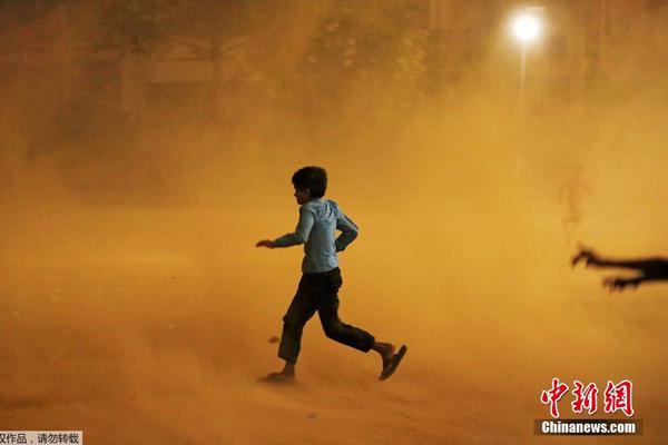 An international organization launched a campaign to provide clean drinking water to 500000 people in drought-stricken areas
