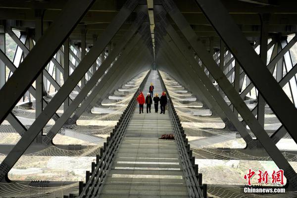 Firefighters use drones to monitor wildfire spread in rural areas