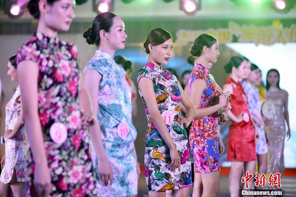 The local government banned single - use plastics in public places