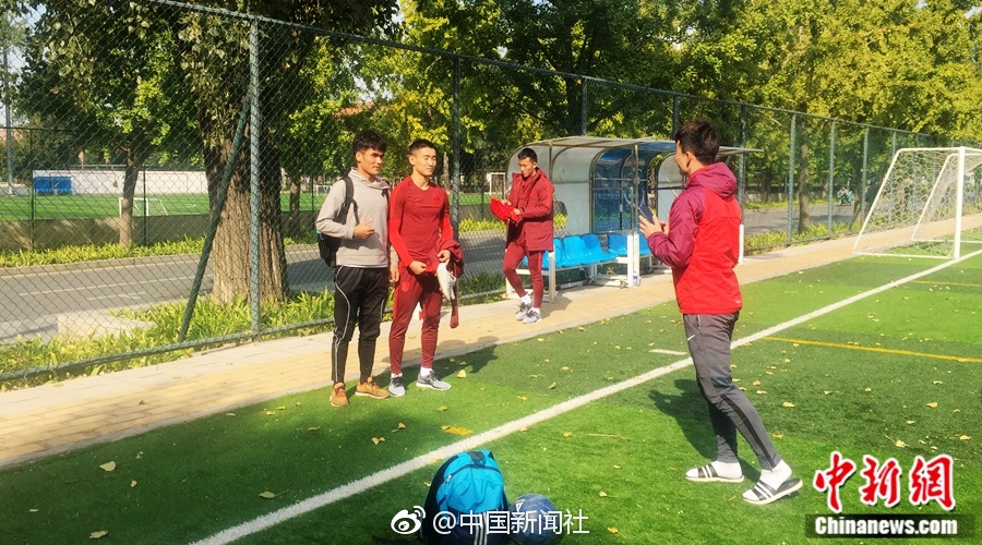 A retailer announced it would offer free shipping on all orders over $30 during its summer sale