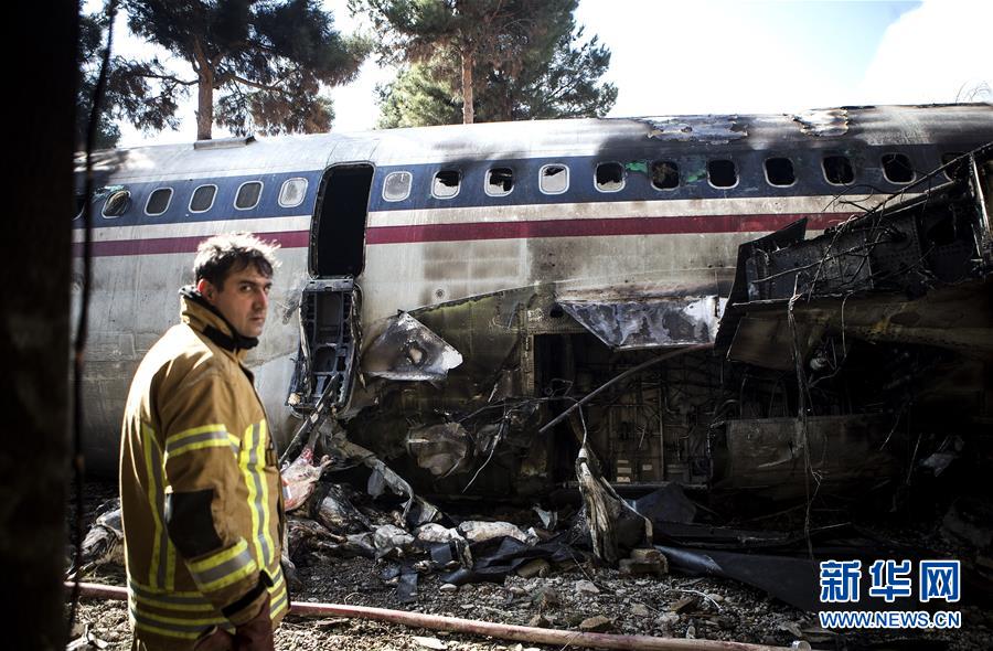 A famous chef opened a new restaurant in the city center, specializing in fusion cuisine from around the world.