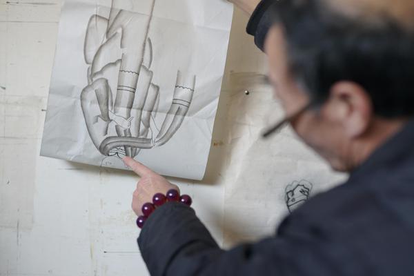 A community center offered free computer classes for seniors to help them use smartphones and tablets